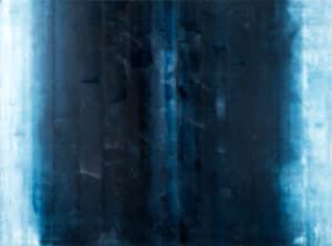Das Ölgemälde "Hush" von Todd Williamson. Von links und rechts wird die hellblaue Farbe zur Mitte hin immer dunkler, bis sie fast schwarz ist. Genau in der Mitte hellblaue Details
